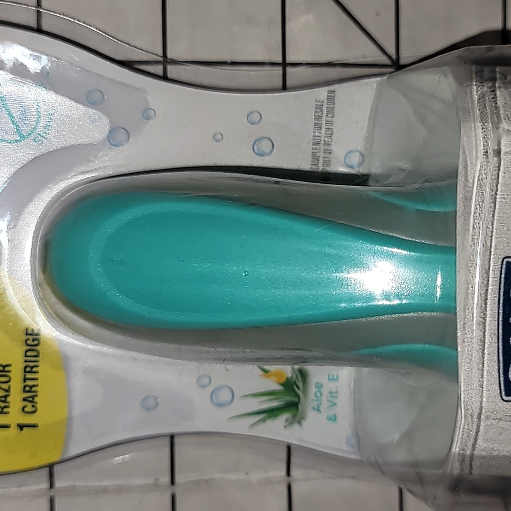 Schick Intuition Trial Pack Razor - Aqua Color, NIP - Picture 6 of 7